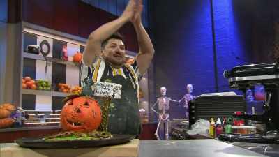 [Mik] Now that I see what
Tinnell and Ben have done, - Halloween Cookie Challenge