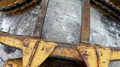 [mike] *bleep* just got no
*bleep* traction
on the ground. - Gold Rush: Winter's Fortune