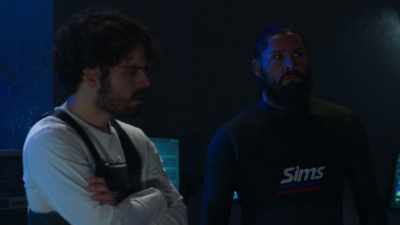 Mike can ride the dpv to the main hub, - Deep Blue Sea 2