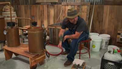 [mike laughing] - Moonshiners: Master Distiller