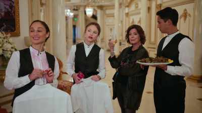 [mike] oh! She's good.
[diane] hm! Mm-hmm. - Daughter of the Bride
