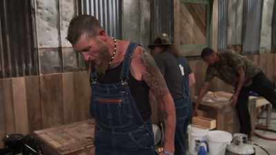 [mike] that's watermelon
right there, - Moonshiners: Master Distiller