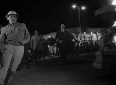 Mike, what happened?
- That car that passed us exploded! - Touch of Evil