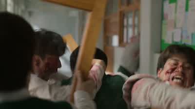 밀어! 밀어!  야, 손 조심해!  야, 다 비켜! 이씨 - All of Us Are Dead