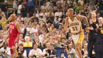 Miller, catch, shoot, score. - The Last Dance