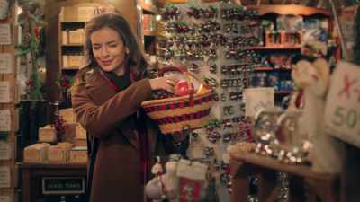 -Miming.
-Miming, uh, - A Taste of Christmas