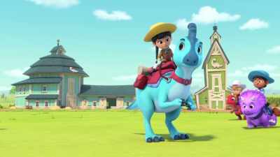 Min! Look, the medical wagon! - Dino Ranch