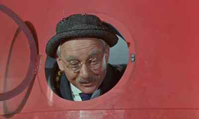 Mind the way, please.
We're coming down. - The Mouse on the Moon
