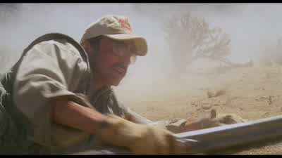 - Mindy! - Everybody stay here. - Burt, you ok? - I'm ok. - Tremors