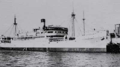 Minha mãe e eu embarcamos
num navio chamado SS Carabobo. - Rita Moreno: Just a Girl Who Decided to Go for It