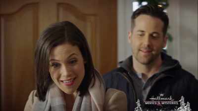 Miranda, I've been practicing
how to throw the petals - Marrying Father Christmas