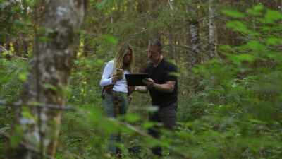 [Mireya]  In this video,
 it's really hard to make ou
 what it is, - Expedition Bigfoot