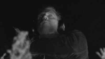[Mireya over radio]
 Send out that call. - Expedition Bigfoot