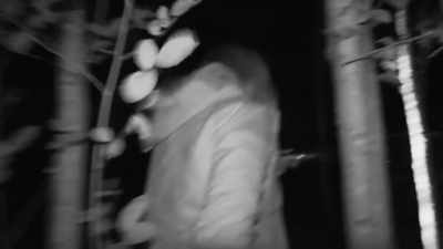 [Mireya]  There's something
 moving right behind you. - Expedition Bigfoot