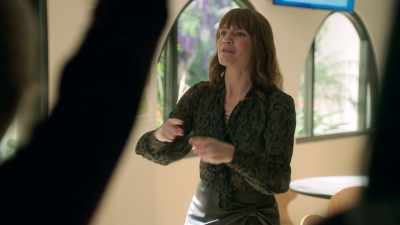-Miss Goodwyn! Miss Goodwyn!
-[chuckling] - Big Shot