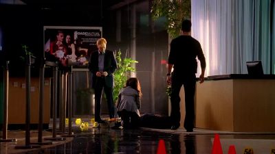 Miss, you hold on, okay ? - CSI: Miami