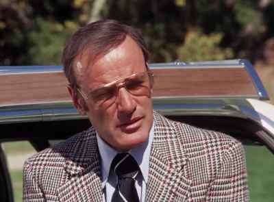 Miss Leitman!
Are you all right? - The Six Million Dollar Man