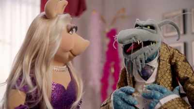 MISS PIGGY:
Accentuate your favorite features. - Muppets Now