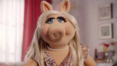 (MISS PIGGY GROWLS) - Muppets Now