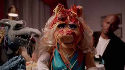 (MISS PIGGY SOBBING) - Muppets Now