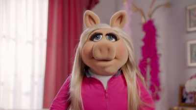 (MISS PIGGY SPEAKING) - Muppets Now