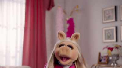 (MISS PIGGY SPEAKING) - Muppets Now