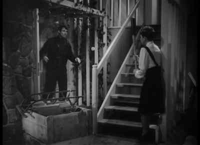 - Miss Shelley--
- One move and I'll brain you. - The Talk of the Town