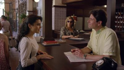 Miss, the valet says
the car hasn't returned. - Narcos