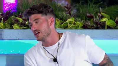 MISSED CONNECTIONS ARE A
TRAGEDY. - Love Island