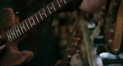 Mitä soitit Mustangilla?
-"Pipe." - Carmine Street Guitars