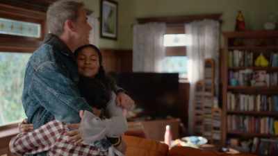 -Mm! Big tight group hug.
-[Julie chuckles] - Julie and the Phantoms