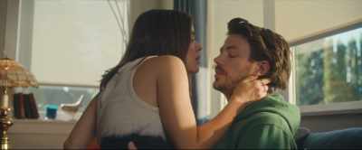 -Mm. Chloe. Chloe.
-What? What is it? - Puppy Love