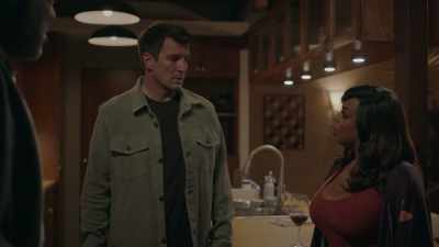 Mm, don't you know when a
fellow officer needs backup? - The Rookie: Feds