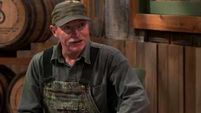 -Mm-hmm.
-[all laughs] - Moonshiners: Master Distiller
