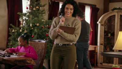 - Mm-hmm!
(chuckling) - Planes, Trains, and Christmas Trees