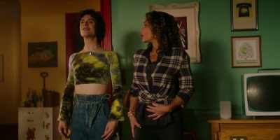 -Mm-hmm. OK, now posture...
-Mmm. - Katy Keene
