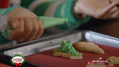 Mm-hmm.
Ooh, I like-- - Heart of the Holidays