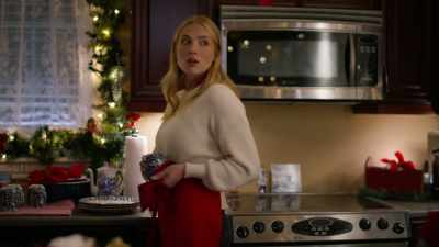Mm, it's beautiful.
Are you falling for him again? - Christmas on Windmill Way