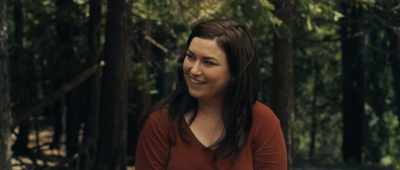 -Mm-mm, mm-mm. Ah!
-[BEE BUZZING] - Stranger in the Woods