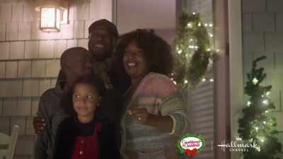 ♪ Mm-Mm, mm-mm,
mm, mm, mm, mm-mm ♪ - Christmas in Harmony