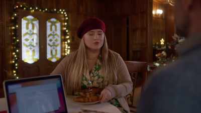 Mm, OK, I know you usually
only have coffee for breakfast, - Joyeux Noel