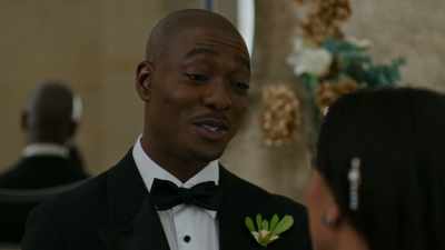 Mm. So what do you think
he's gonna talk about in there? - The Groomsmen: First Look