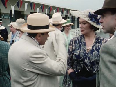 - Mme. Renauld.
- M. Poirot? - Agatha Christie's Poirot