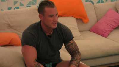 ‐Mmm.
‐It's like, if she's got
feeling for me - Love Island