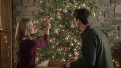 Mmm mmm. - Meeting Mr. Christmas