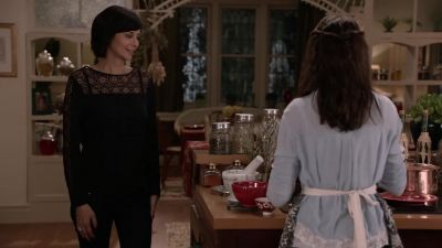 -Mmm! Smells wonderful.
-Yeah. - Good Witch