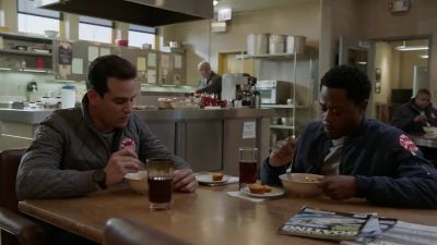 Mmm, what is this?
It's amazing. - Chicago Fire