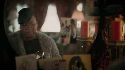 Mo, it's me.
We really need to talk. - Zoey's Extraordinary Playlist