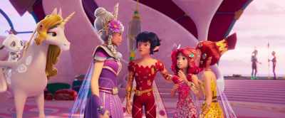 Mo, Yuko, take everyone
to the palace walls. - Mia and Me: The Hero of Centopia