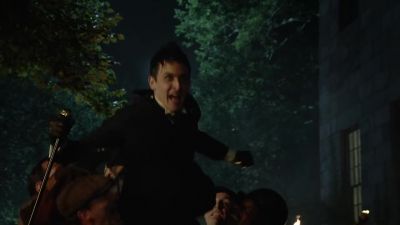 MOB (chanting):
Penguin! Penguin! - Gotham